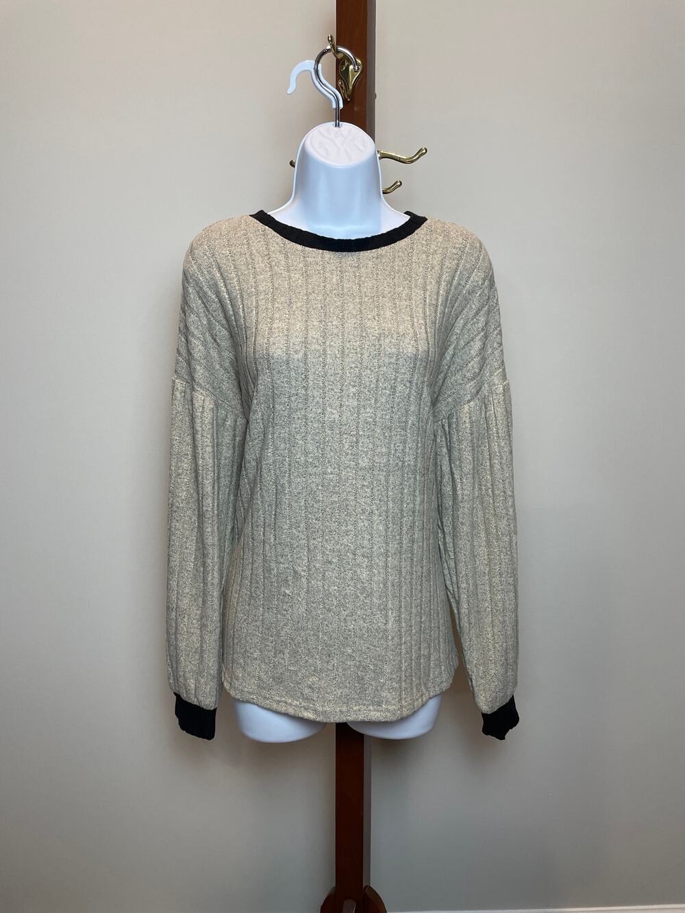 Blooming Jelly Sweater Size L Beige Lightweight Knit Pullover Puff Sleeve NWT